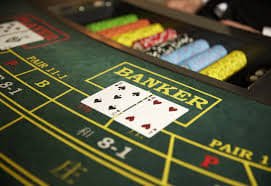 Khung cảnh giải trí sôi động trên nền bóng đá và slot online tại viva bong88